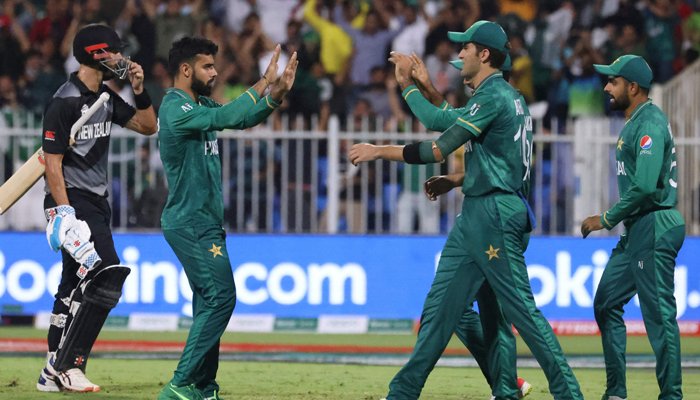 Pakistan players celebrating after taking wicket