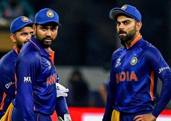 Rohit Sharma, Virat Kohli and Rishabh Pant planning in between match